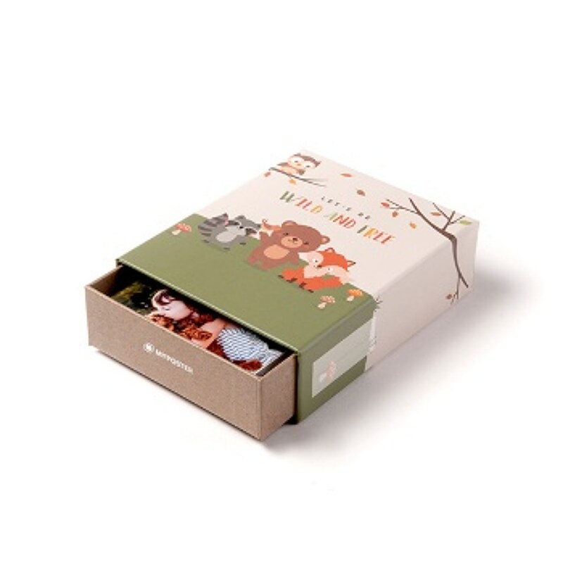 Image of Bilderbox mit 10 Fotos 10x12 cm im Design "Wild and Free"